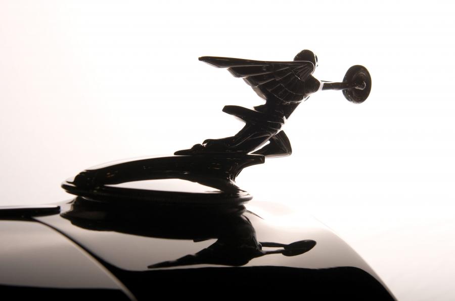 Логотип Packard Super Eight Coupe Roadster 1934 года  (фото 28 из 38)